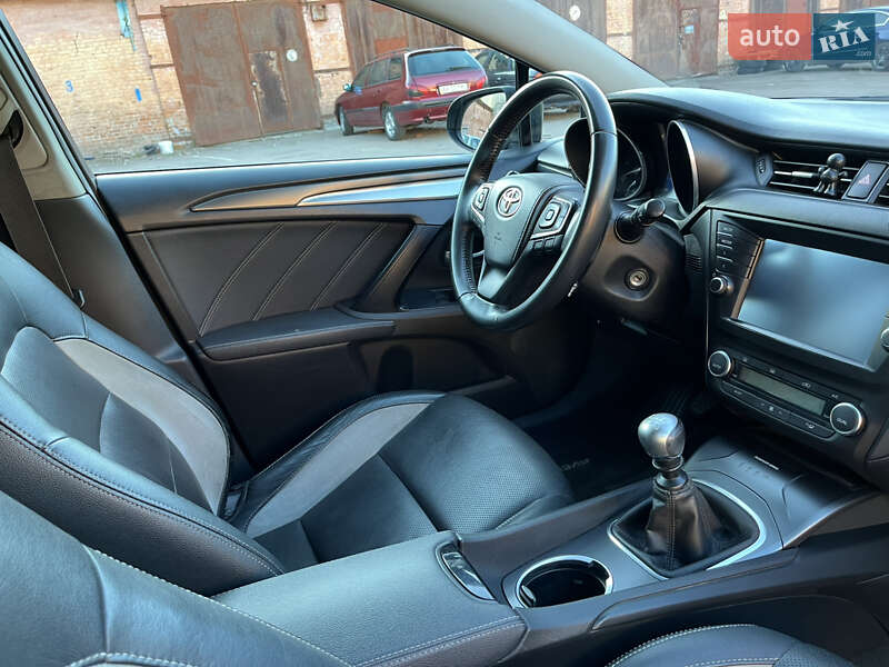 Универсал Toyota Avensis 2015 в Чернигове