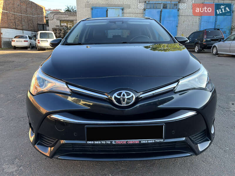 Универсал Toyota Avensis 2015 в Чернигове