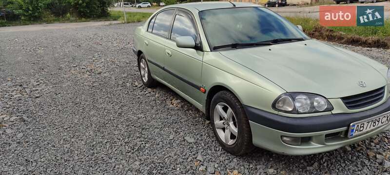 Седан Toyota Avensis 1998 в Виннице