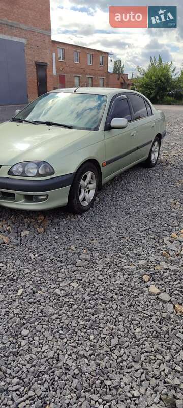 Седан Toyota Avensis 1998 в Виннице