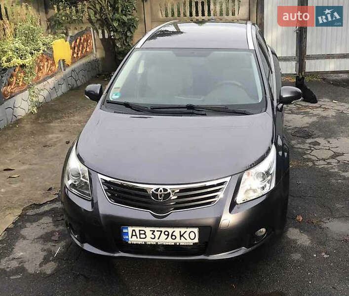 Хэтчбек Toyota Avensis 2011 в Виннице