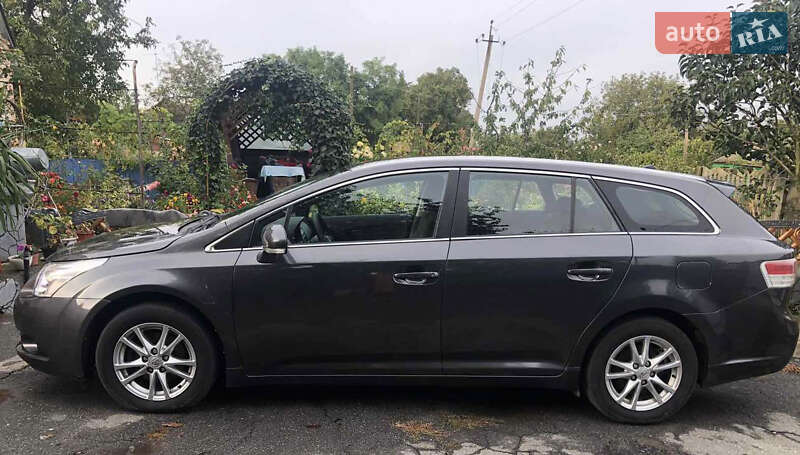 Хэтчбек Toyota Avensis 2011 в Виннице