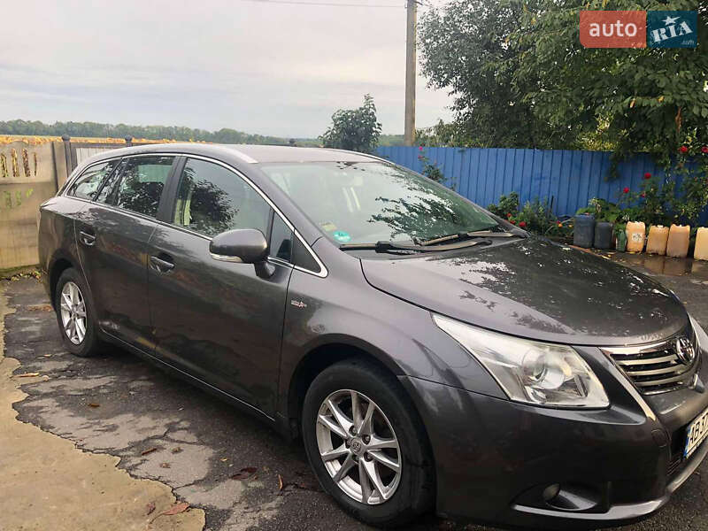 Toyota Avensis 2011