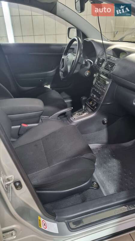 Седан Toyota Avensis 2005 в Києві