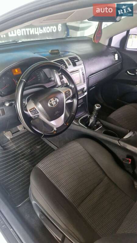 Универсал Toyota Avensis 2013 в Тернополе