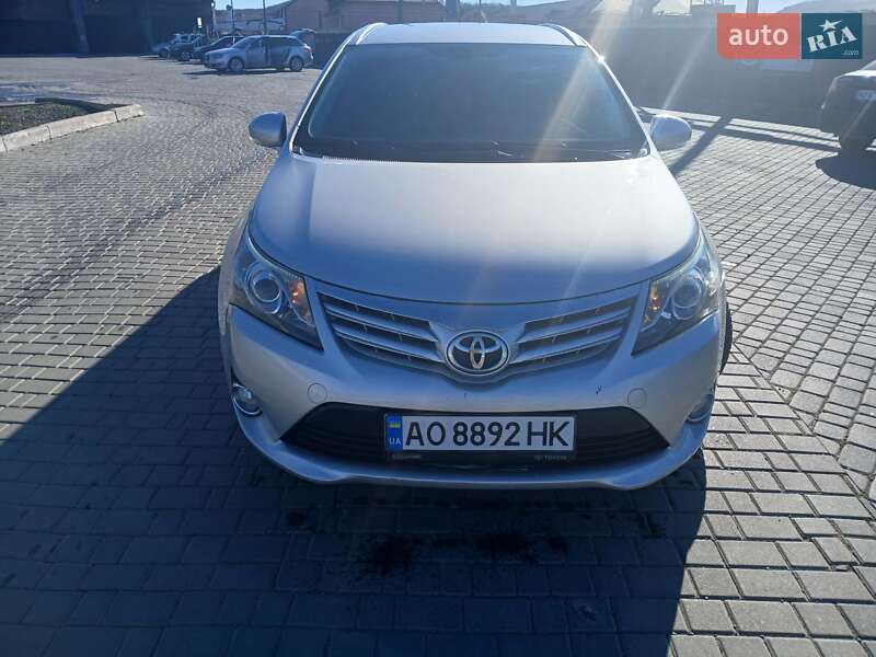 Універсал Toyota Avensis 2012 в Мукачевому