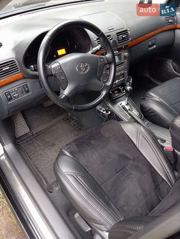 Седан Toyota Avensis 2007 в Вышгороде