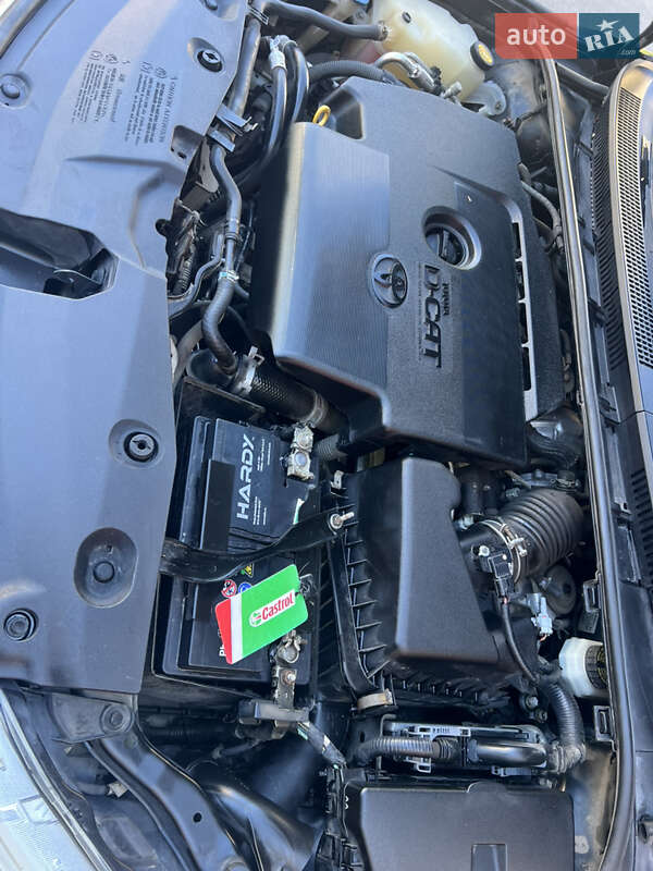 Универсал Toyota Avensis 2012 в Львове