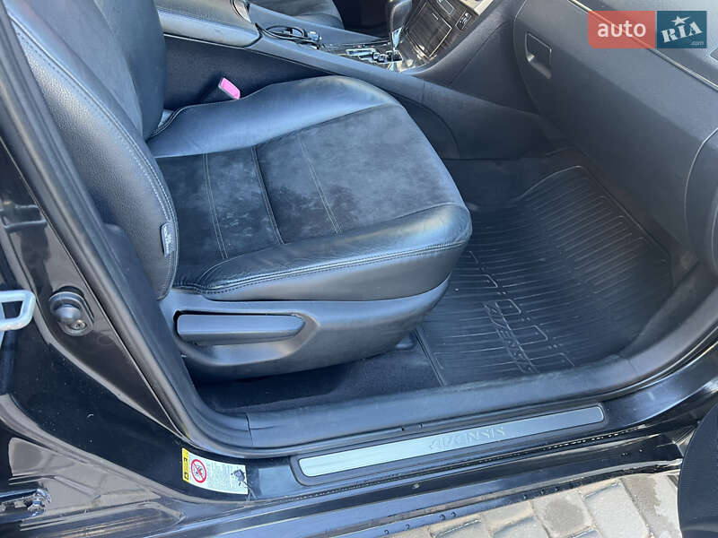 Универсал Toyota Avensis 2012 в Львове