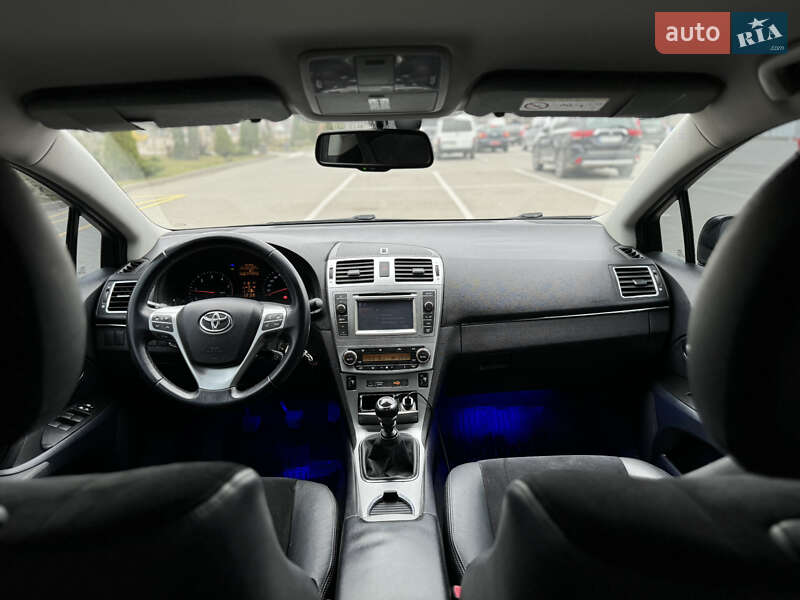 Седан Toyota Avensis 2013 в Коломые