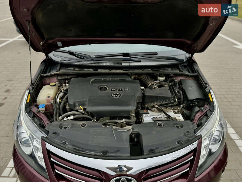 Седан Toyota Avensis 2013 в Коломые