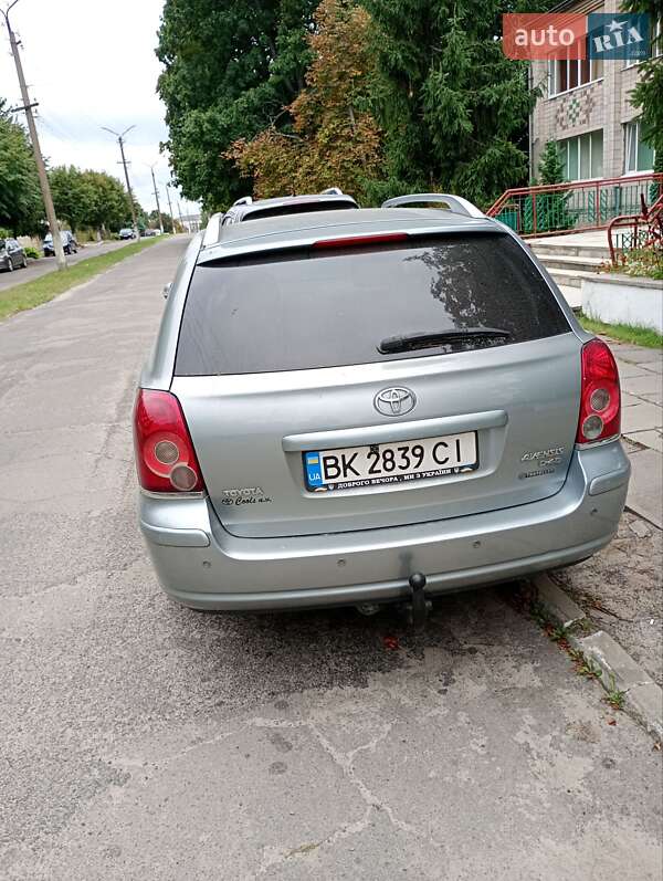 Универсал Toyota Avensis 2008 в Сарнах