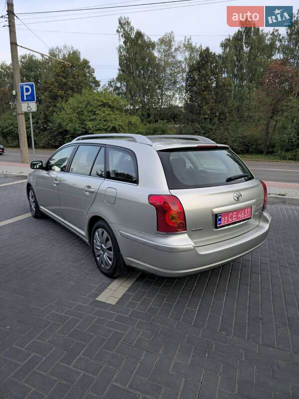 Универсал Toyota Avensis 2005 в Нововолынске