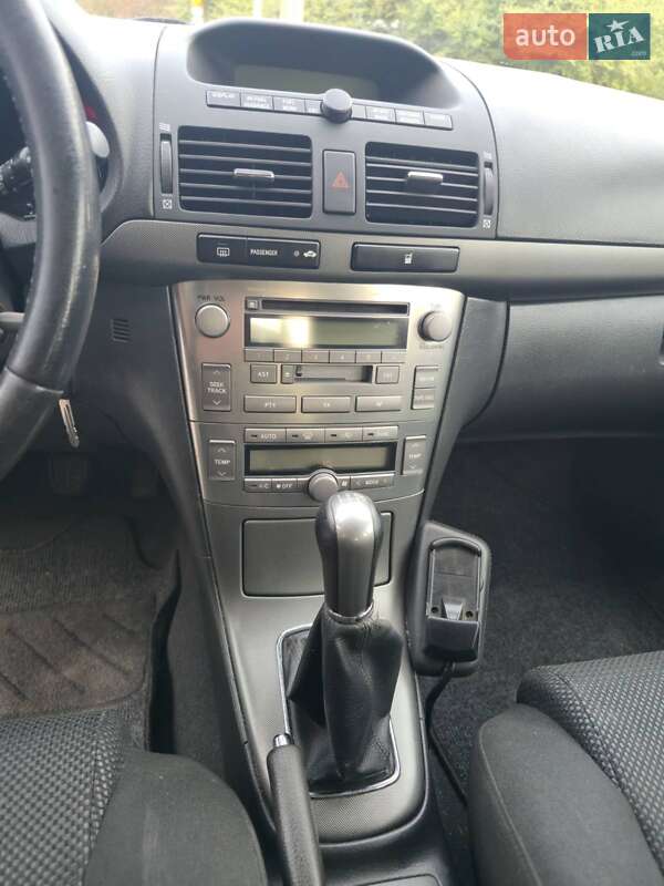 Универсал Toyota Avensis 2005 в Нововолынске