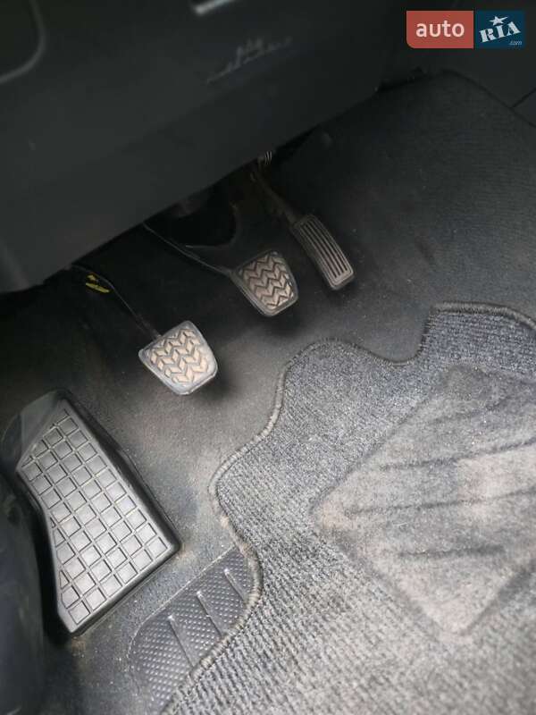 Универсал Toyota Avensis 2005 в Нововолынске