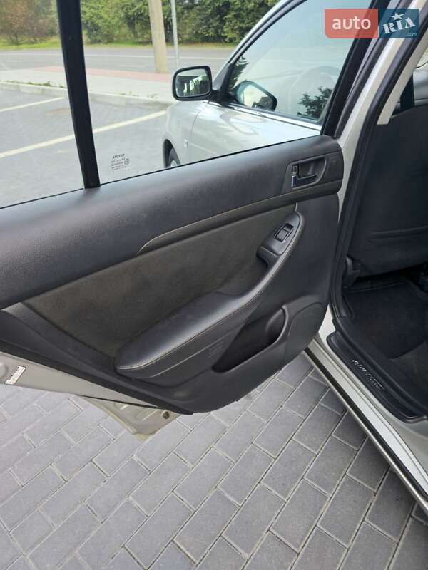 Универсал Toyota Avensis 2005 в Нововолынске