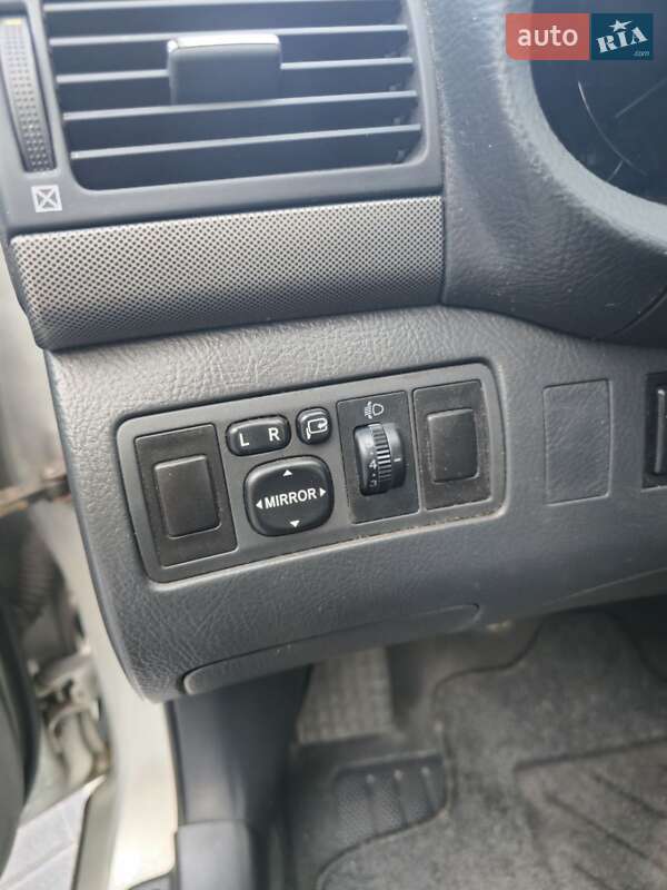 Универсал Toyota Avensis 2005 в Нововолынске