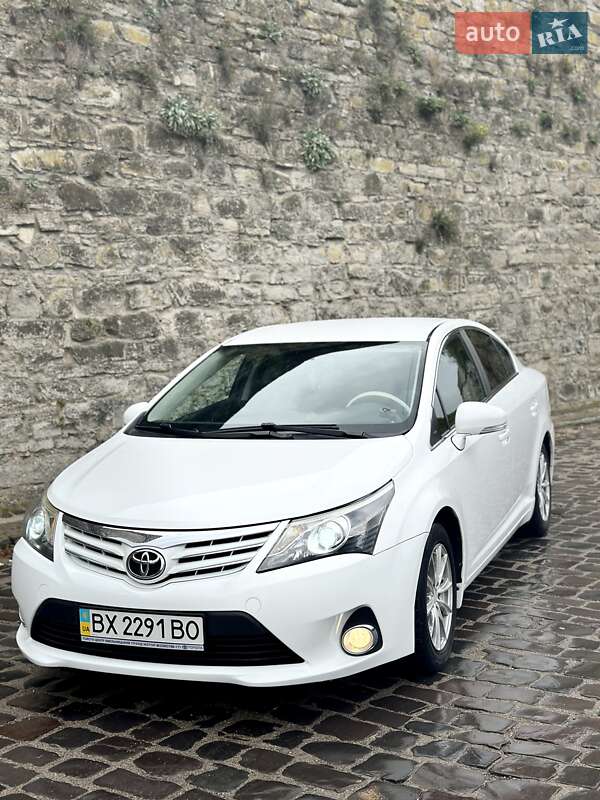 Седан Toyota Avensis 2013 в Каменец-Подольском