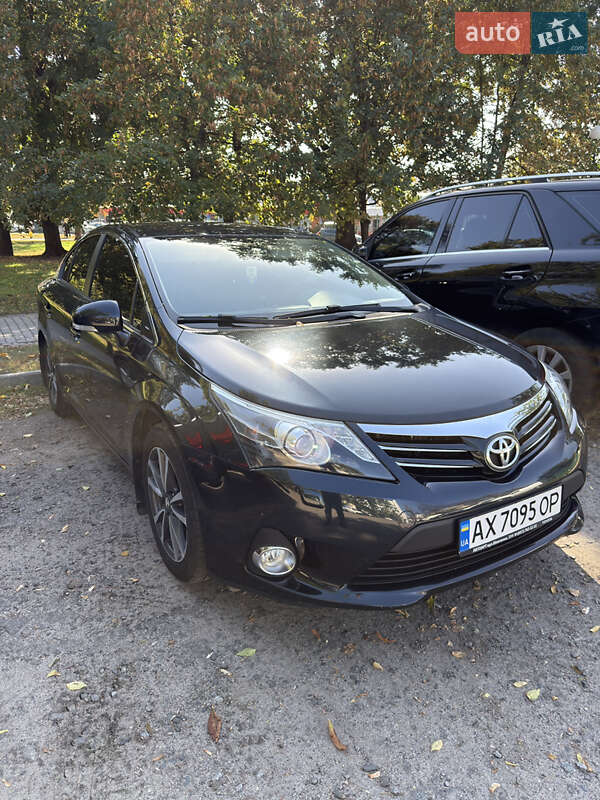 Седан Toyota Avensis 2013 в Харкові