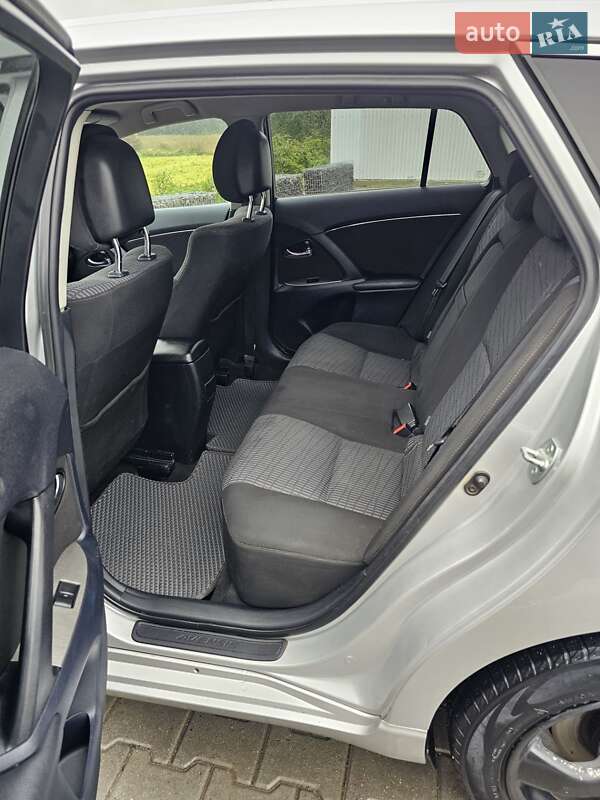 Универсал Toyota Avensis 2011 в Снятине