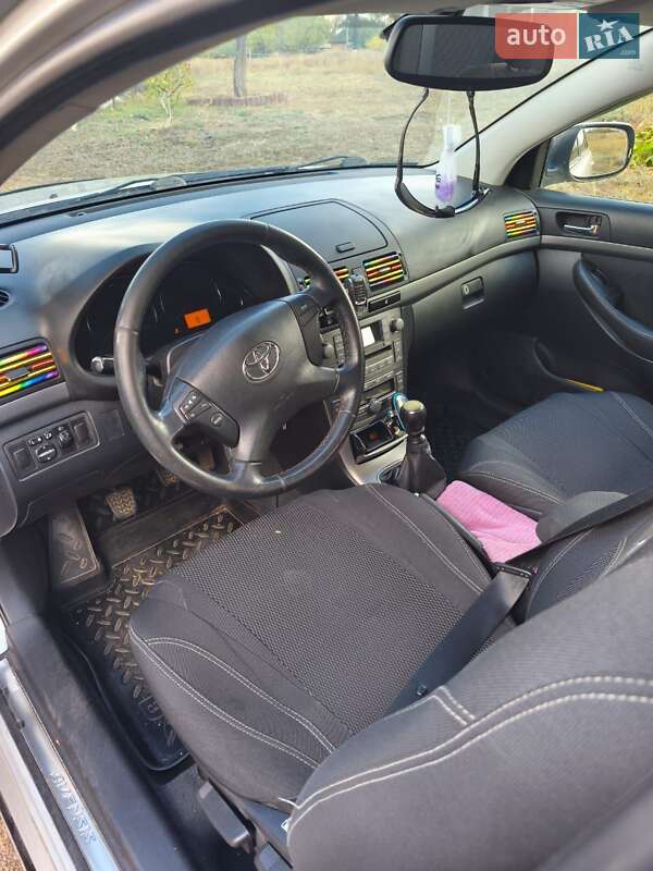 Універсал Toyota Avensis 2006 в Нових Санжарах