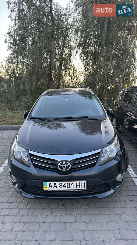 Toyota Avensis 2012