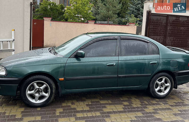 Седан Toyota Avensis 1998 в Одессе
