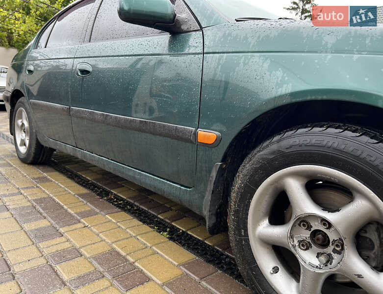 Седан Toyota Avensis 1998 в Одессе