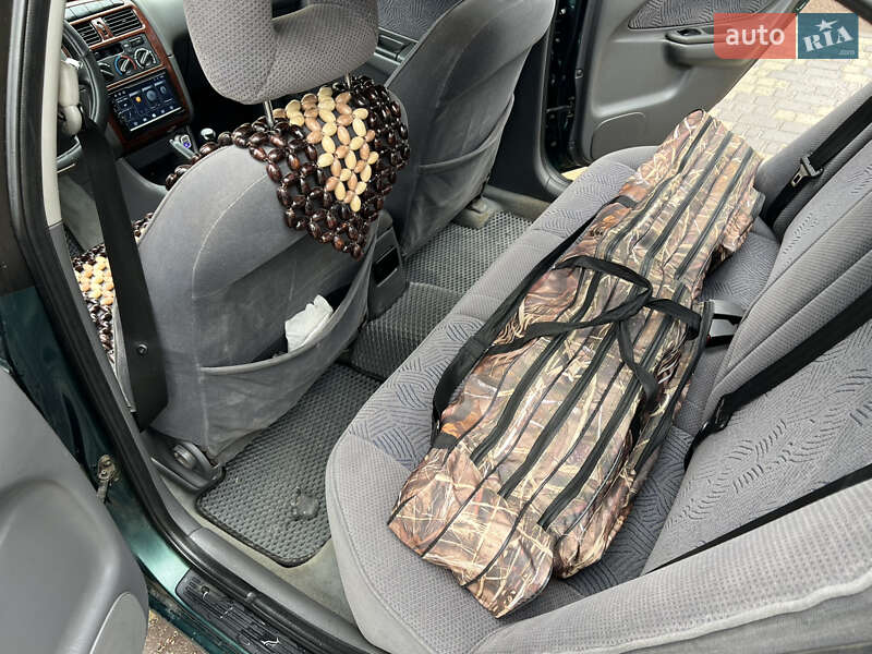 Седан Toyota Avensis 1998 в Одессе