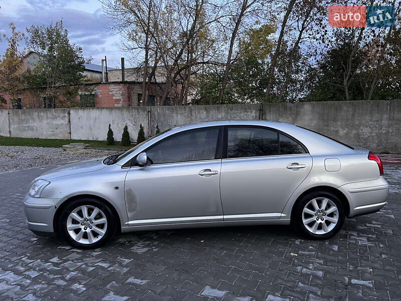 Лифтбек Toyota Avensis 2005 в Костополе
