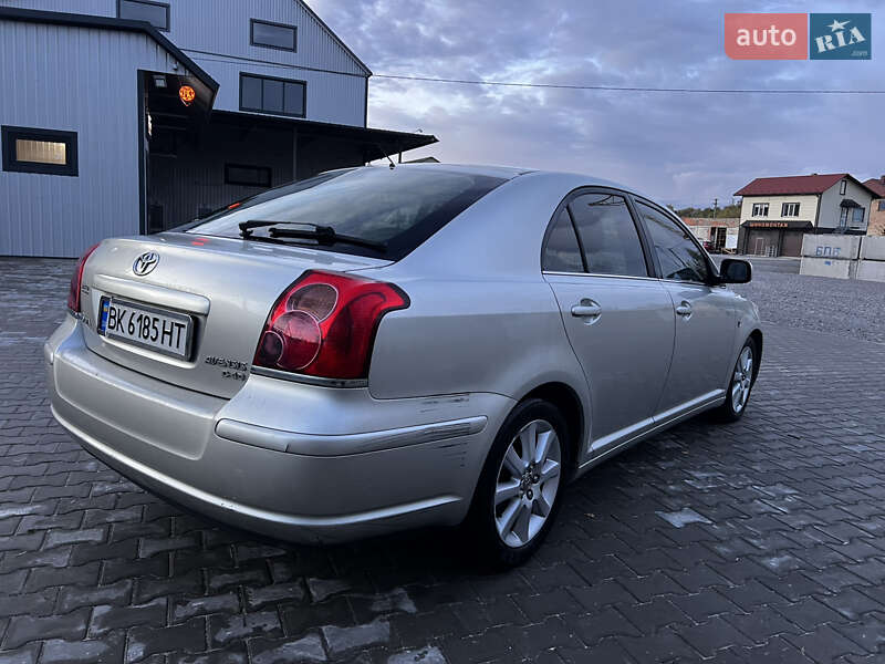 Лифтбек Toyota Avensis 2005 в Костополе