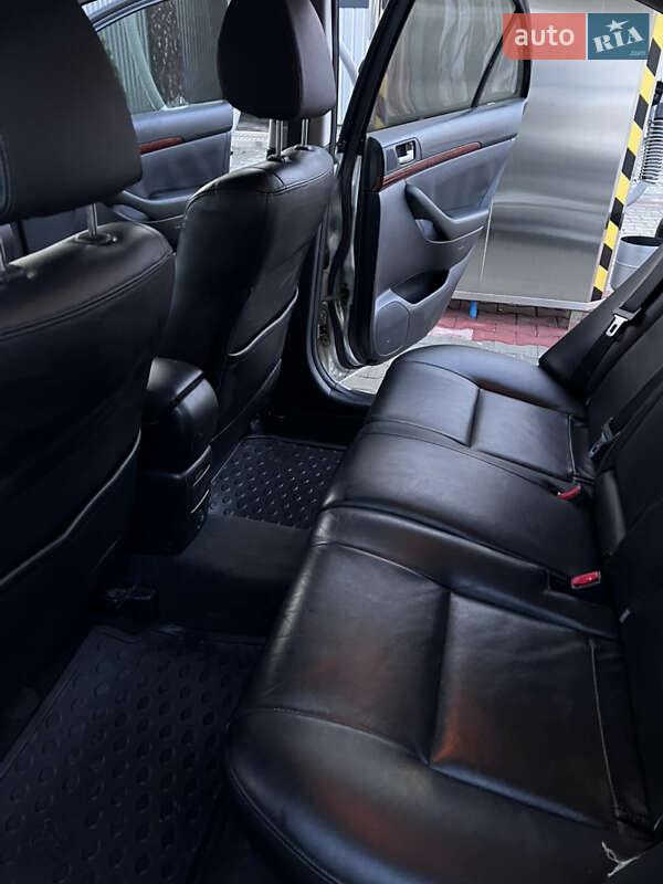 Лифтбек Toyota Avensis 2005 в Костополе