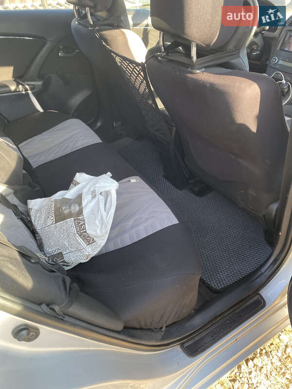 Универсал Toyota Avensis 2011 в Новояворовске