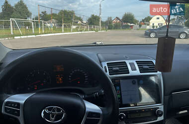Toyota Avensis 2012