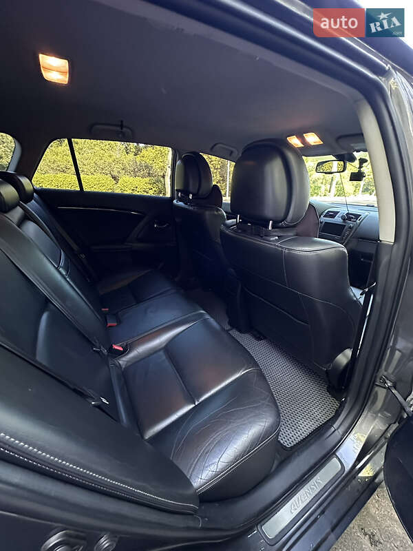 Універсал Toyota Avensis 2011 в Одесі