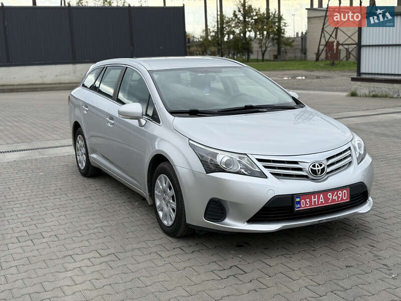 Toyota Avensis 2012
