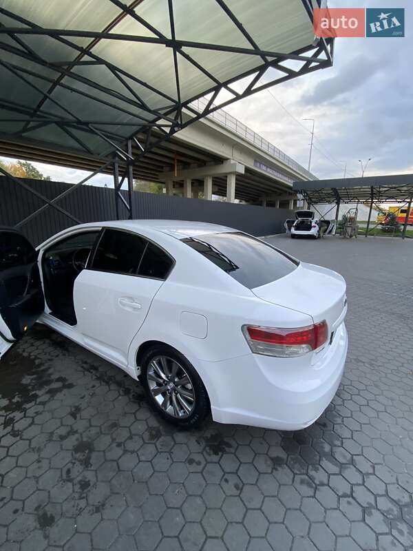 Седан Toyota Avensis 2011 в Киеве