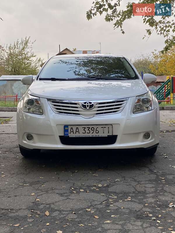 Седан Toyota Avensis 2011 в Киеве