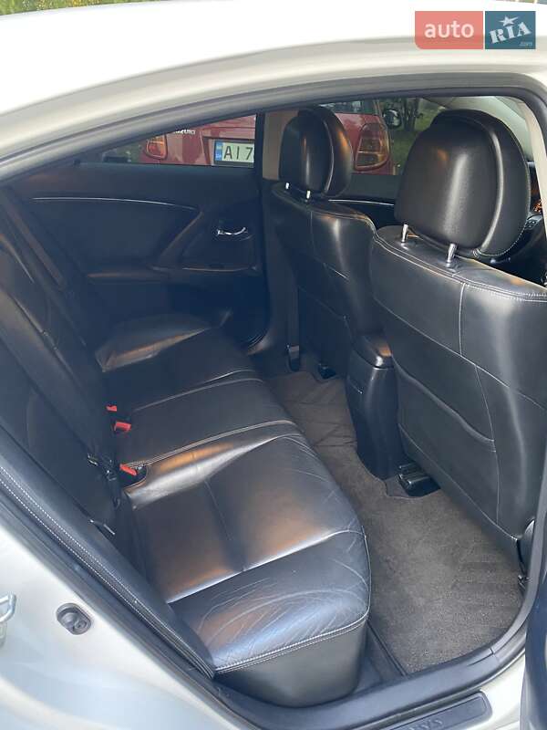 Седан Toyota Avensis 2011 в Киеве