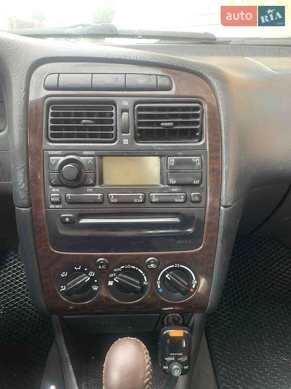 Седан Toyota Avensis 2001 в Джулинке