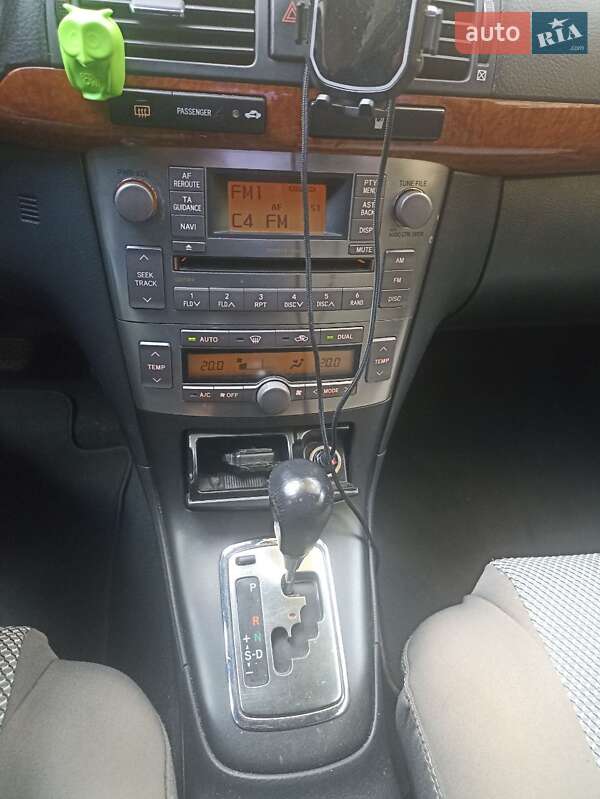 Седан Toyota Avensis 2006 в Чернівцях