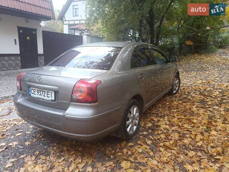 Седан Toyota Avensis 2006 в Чернівцях