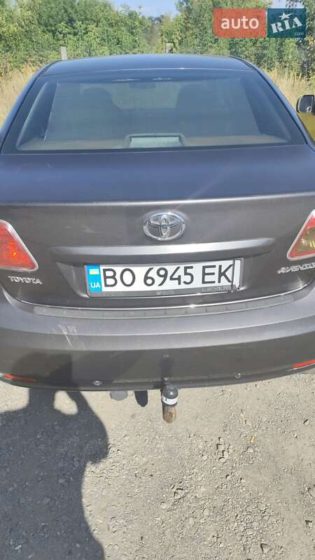 Седан Toyota Avensis 2011 в Тернополі