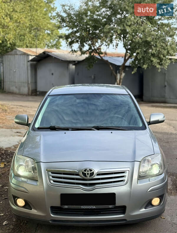 Седан Toyota Avensis 2008 в Одесі
