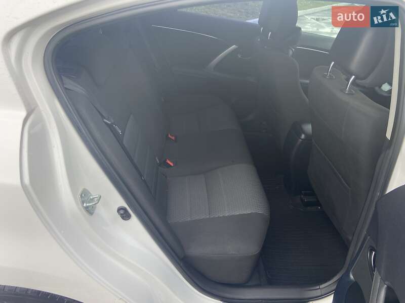 Седан Toyota Avensis 2012 в Житомирі