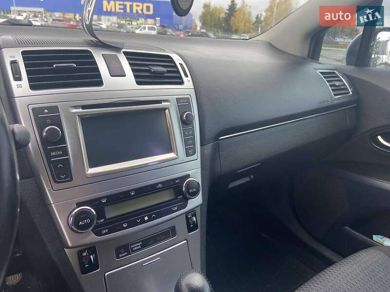 Седан Toyota Avensis 2012 в Житомирі
