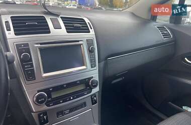 Седан Toyota Avensis 2012 в 