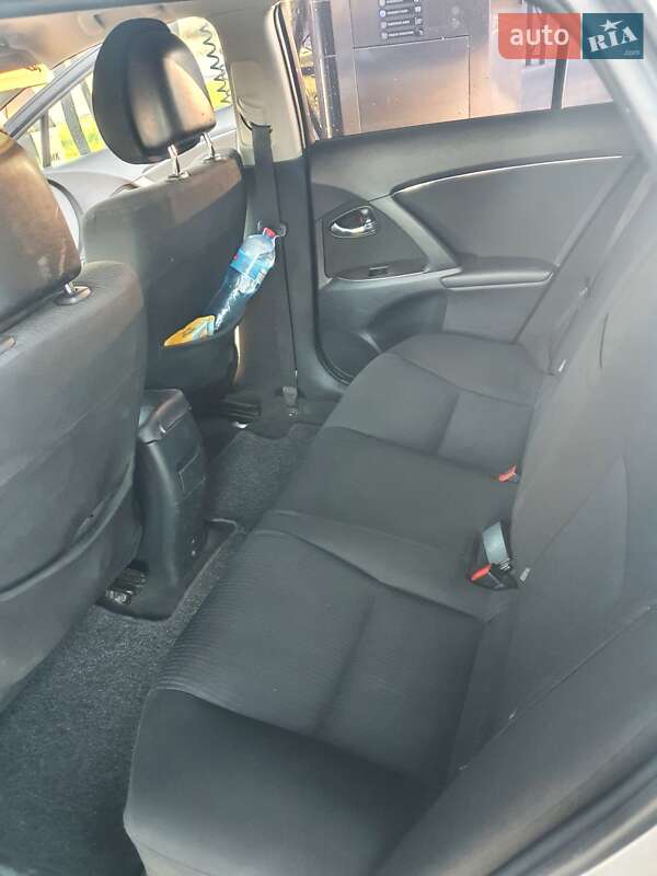 Універсал Toyota Avensis 2009 в Чернівцях