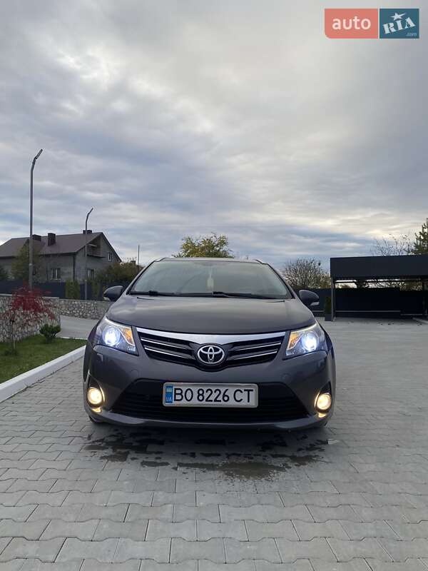 Універсал Toyota Avensis 2011 в Тернополі