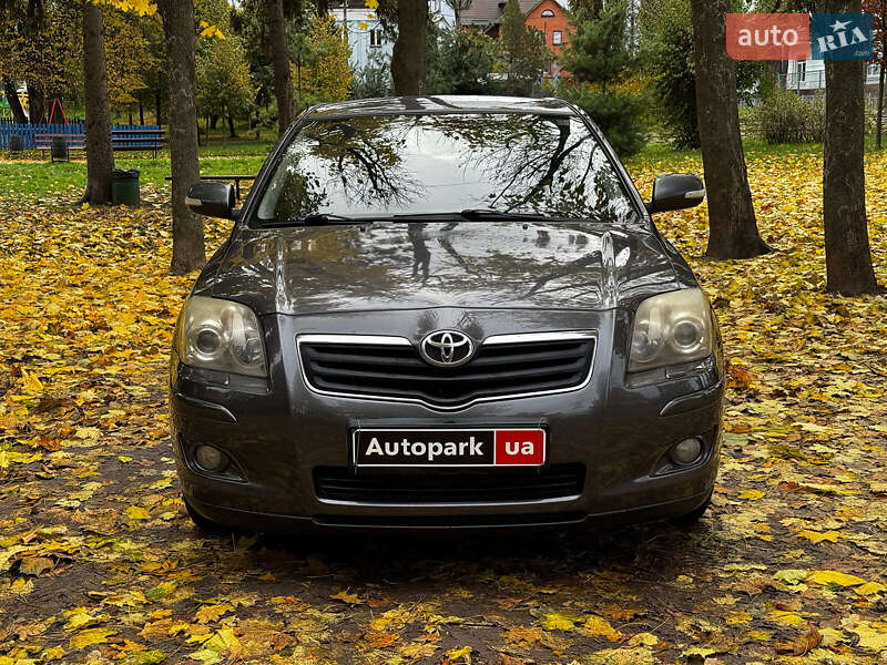 Седан Toyota Avensis 2008 в Киеве